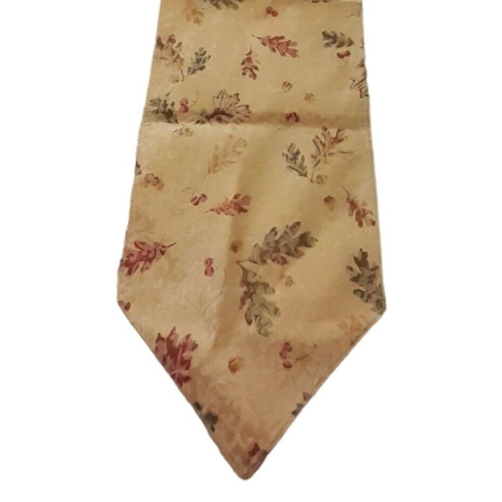 Kohls Harvest Acorn and Leaf Table Runner Thanksgiving Fall